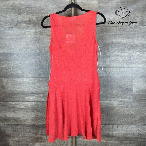 Premier Amour Sleeveless V Neck Mini Dress Size 8 - Picture 2 of 7